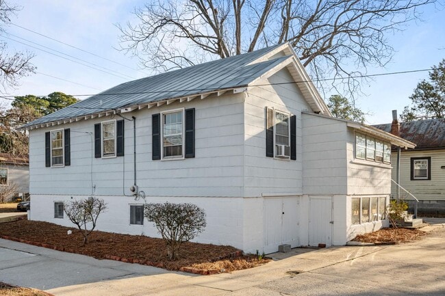 Building Photo - 503 E 5th St