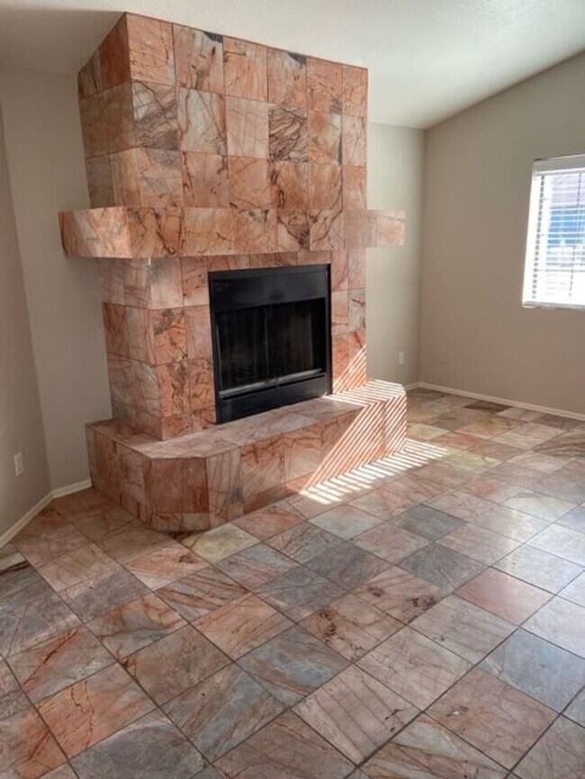 Building Photo - 5249 N Adobe Cir