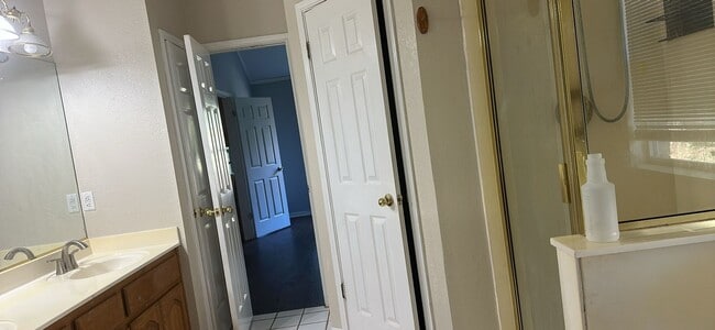 Building Photo - 734 Benchmark Trail