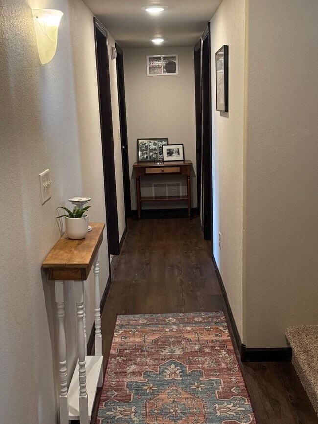 Building Photo - ~ APPLICATIONS PENDING ~ 4 Bedroom, 3 Bath...