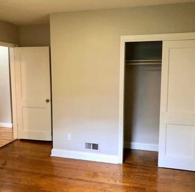 Building Photo - Rancher Style Single Family Home