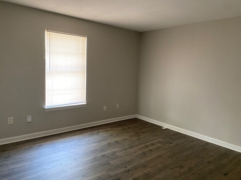 Building Photo - 1080 Wallace Rd