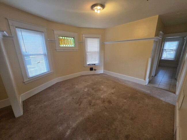 Building Photo - 35 Manitou Ave
