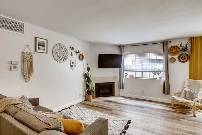 Building Photo - Remodeled Condo in the Heart of North Park