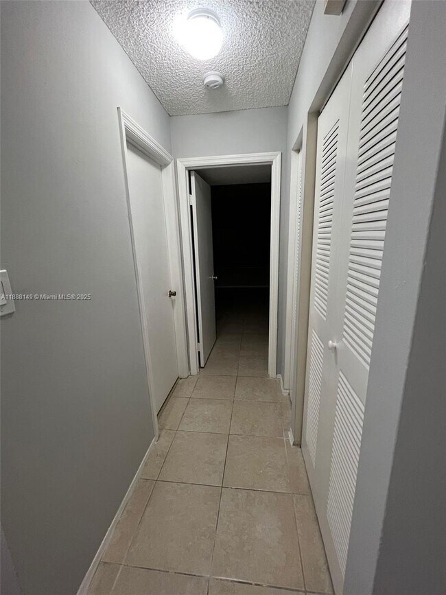 Building Photo - 10521 SW 158th Ct