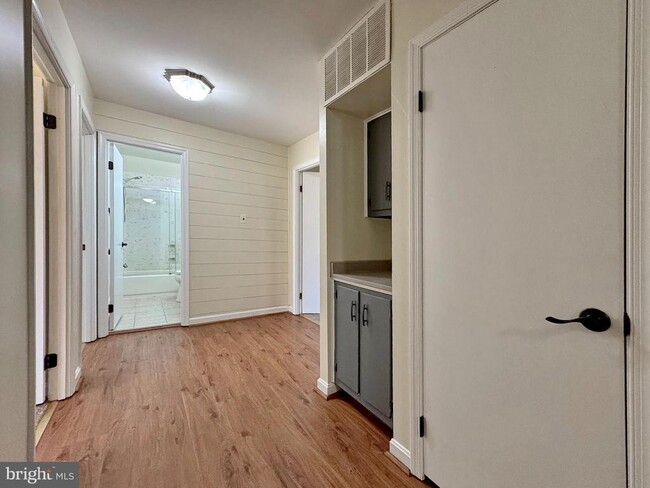 Building Photo - 401 Butternut Ct