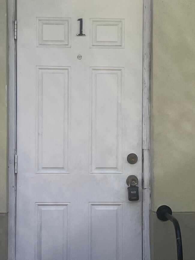 Building Photo - 505 N 20th Ave