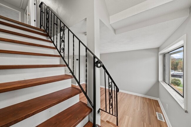 Building Photo - 68 Sterling Ln