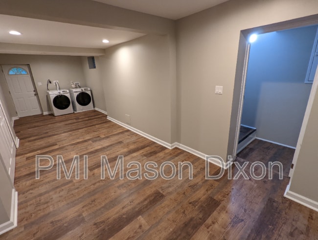 Building Photo - 944 Fern Trail