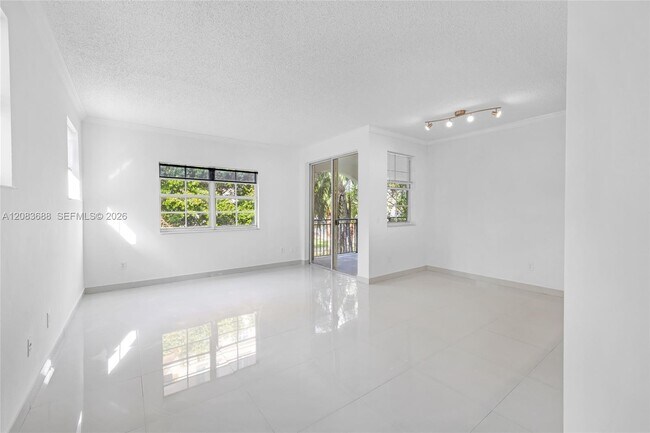 Building Photo - 3125 NE 184th St