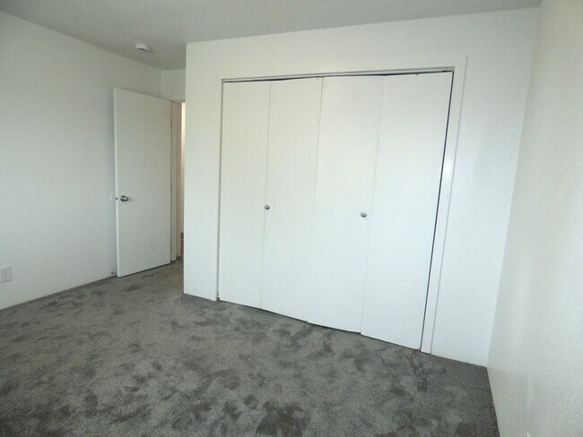 Building Photo - Rent Special: 1/2 Off June's Rent!! - 2 bed Townhome