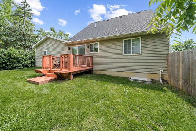 Building Photo - 1 Maple Vlg Ct