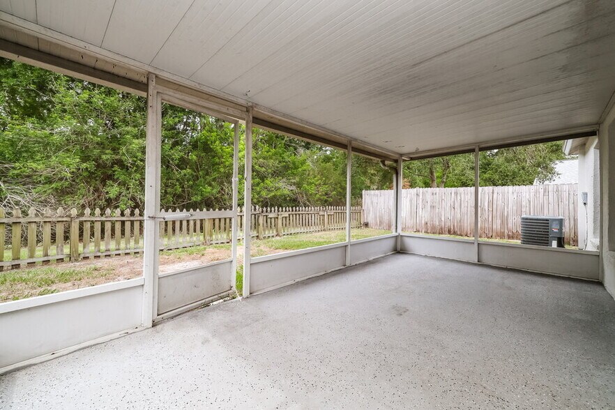 Building Photo - 6719 Summer Cove Dr