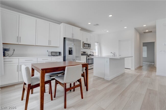 Building Photo - 904 Kings Clf Ln