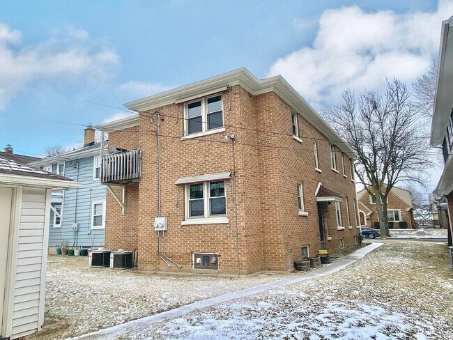 Building Photo - 2787 N Sholes Ave