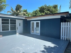 Building Photo - 1410 SW 28th St