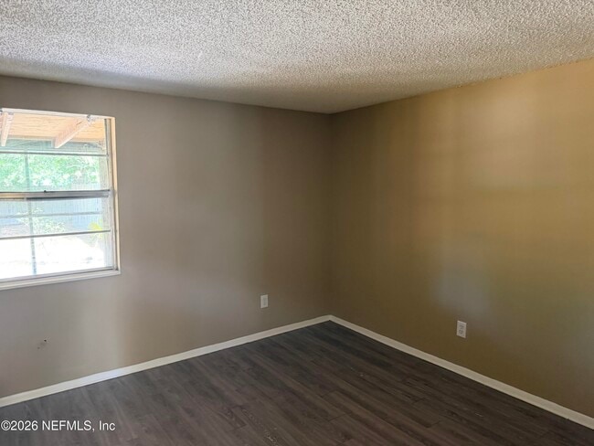 Building Photo - 1323 Solar Cir