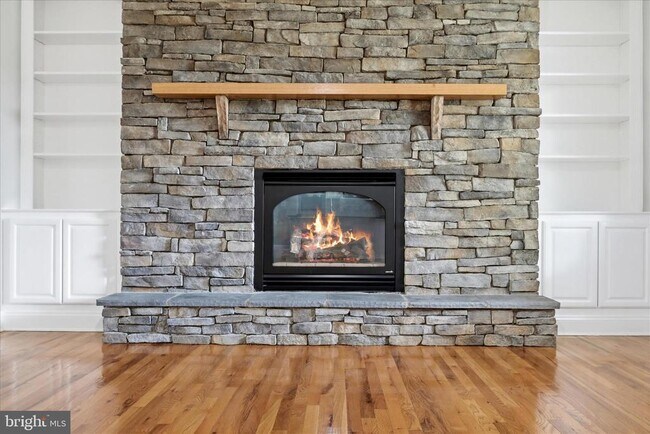 Building Photo - 102 Bramble Ct