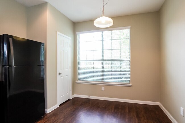 Building Photo - 13433 Raintree Dr