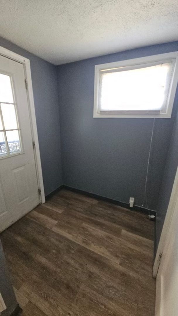Building Photo - Charming 3-Bedroom Property in Prime Location