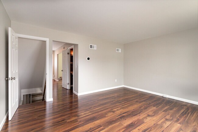 Building Photo - 617 Allenview Dr
