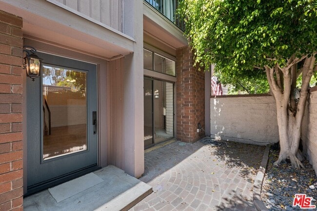 Building Photo - 13044 Mindanao Wy