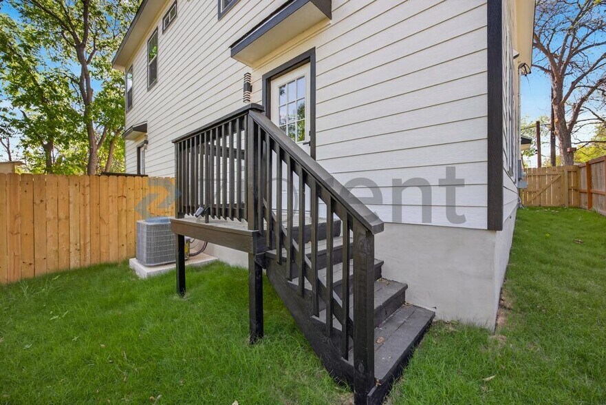 Building Photo - 113 Anderson Ave