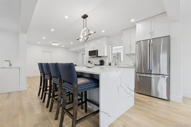 Building Photo - 10 Sagamore Rd