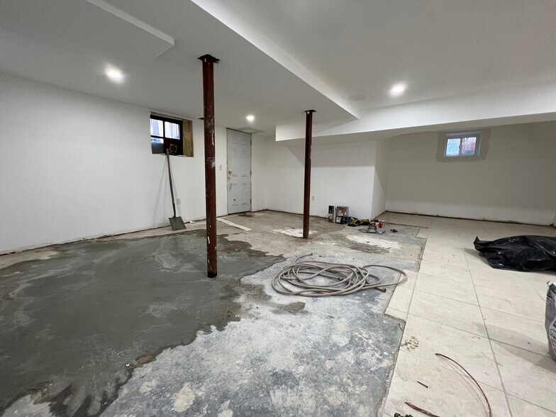 Building Photo - 324 Farrington St