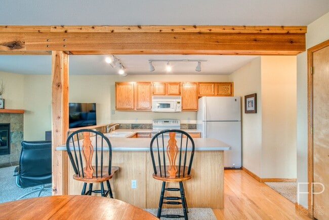 Building Photo - Top Floor and Updated Home with Great View...