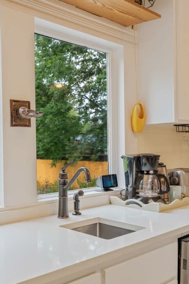 Building Photo - 509 Dabbs St