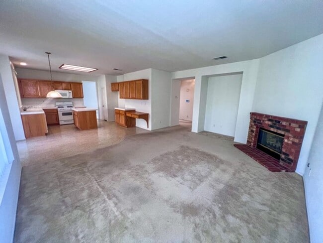 Building Photo - Large 4 bedroom Murrieta home with a loft ...