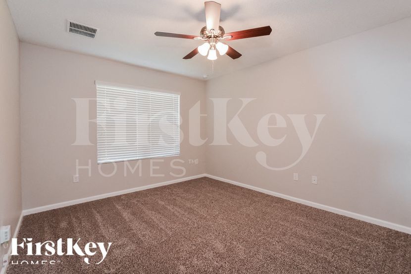 Building Photo - 2620 Falcon Ln