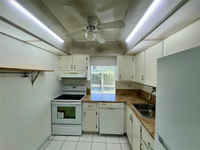 Building Photo - 1 bedroom in Sunny Isles Beach FL 33160