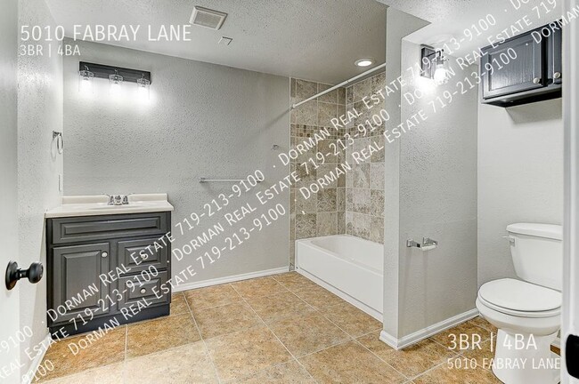 Building Photo - 5010 Fabray Ln