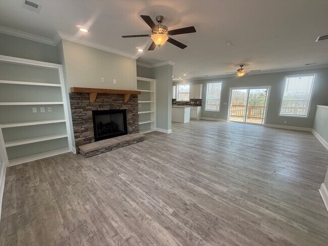 Building Photo - Waterfront Home on KY Lake