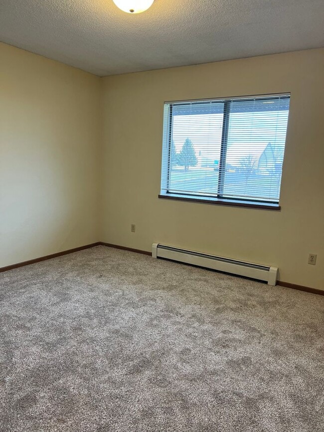 Building Photo - Tower Heights