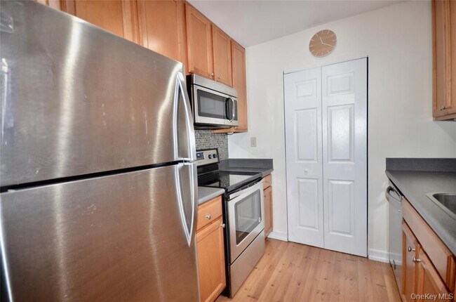 Building Photo - 99 Richmond Blvd