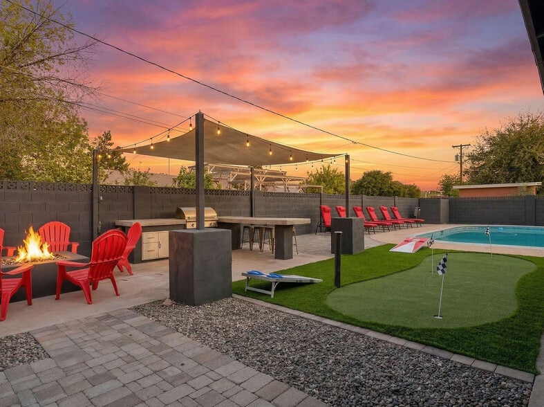 Building Photo - 636 E 6th Pl