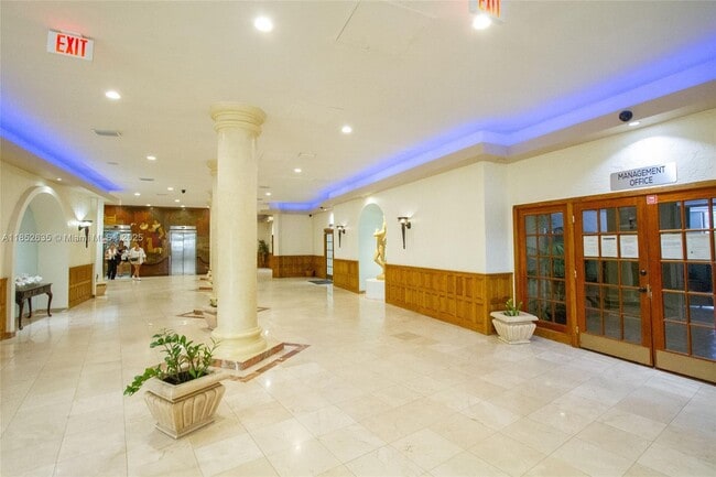 Building Photo - 3725 S Ocean Dr
