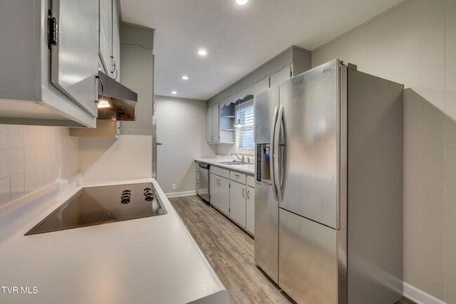 Building Photo - 336 W Ln St