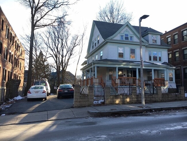 Building Photo - 67 Cheney St