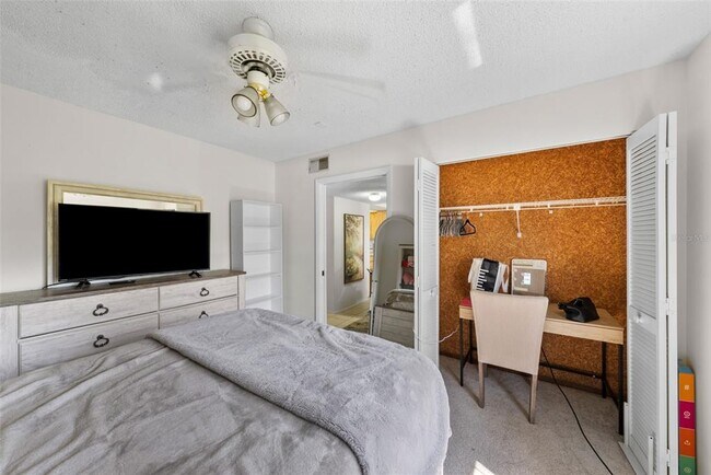 Building Photo - 2693 Sabal Springs Cir