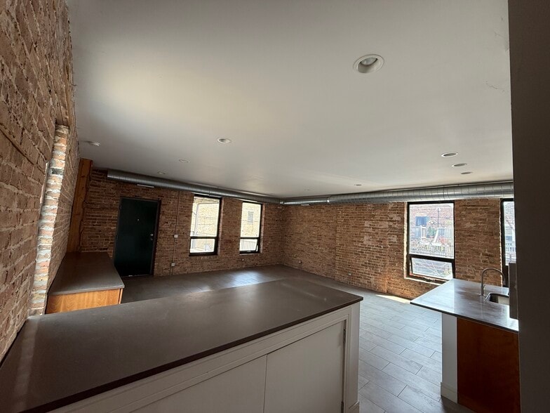 Building Photo - 1514 W 18th Pl