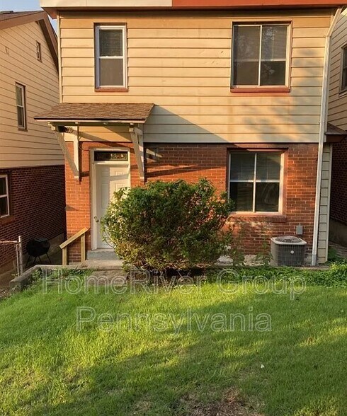 Building Photo - 2809 Pyramid Ave