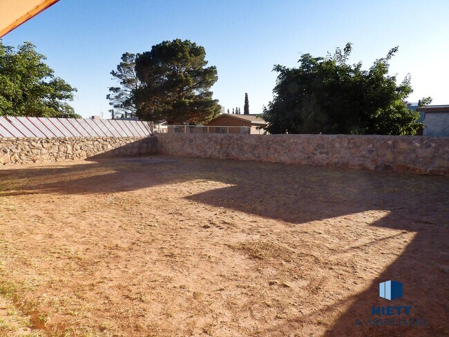 Building Photo - Great move in ready home close to Ft. Bliss