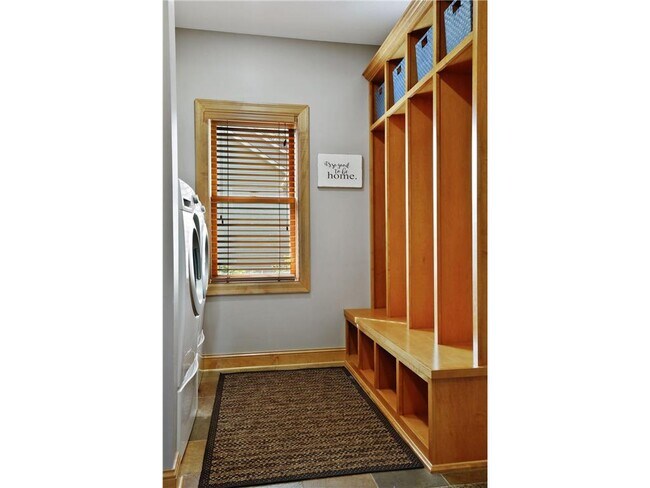 Building Photo - 8069 Enclave Bay