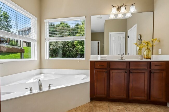 Building Photo - Executive Lease Opportunity - 4 Bed 3 Bath