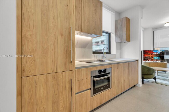 Building Photo - 11 NE 6th St