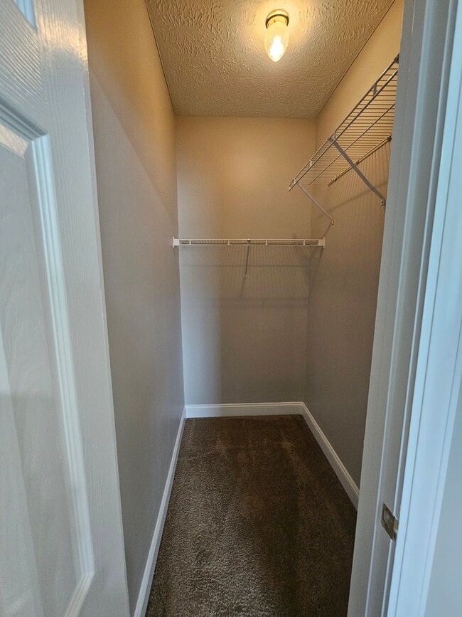 Building Photo - Fountain Pointe 3 bed 2 bath - Long Term Rental